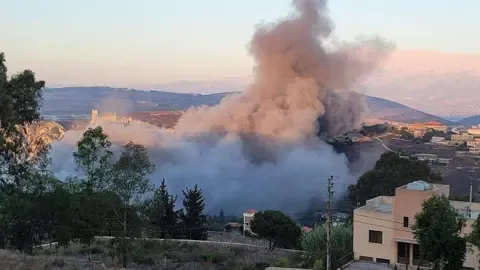Israel's Air Strikes Hit Southern Lebanese Territory
